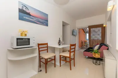 Kuhinja ili čajna kuhinja u objektu Apartments Villa White House
