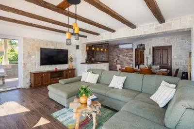 TV i/ili zabavni centar u objektu Holiday Home La Montagna - Private Heated Pool