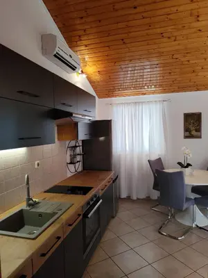 Kuhinja ili čajna kuhinja u objektu Apartments Eastern Paradise