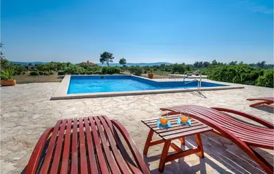 Bazen u objektu Lovely Home In Sutivan ili u blizini