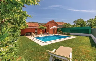 Bazen u objektu Holiday Home Kresevo 23 ili u blizini