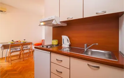 Kuhinja ili čajna kuhinja u objektu Apartment Podstrana 3