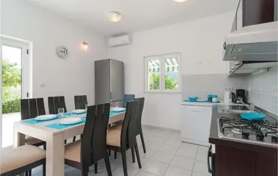 Kuhinja ili čajna kuhinja u objektu Holiday Home Gata 15