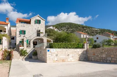 Pogled na planine ili pogled na planine iz vila
