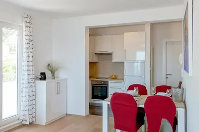 Kuhinja ili čajna kuhinja u objektu Beach Stay Apartment Ivon