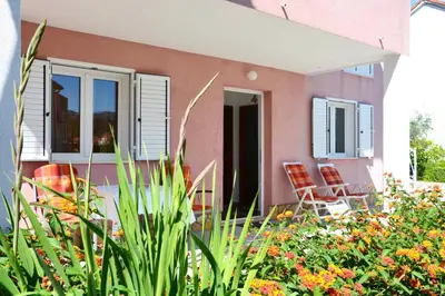 Vrt u objektu Apartments Ena