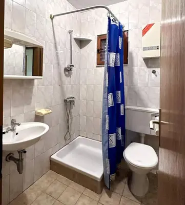 Kupaonica u objektu Apartment Lekse near ACI