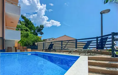 Bazen u objektu Cozy Apartment In Baska Voda ili u blizini