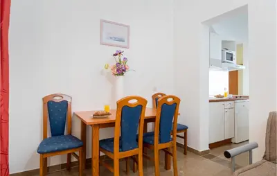 Kuhinja ili čajna kuhinja u objektu Lovely Apartment In Baska Voda