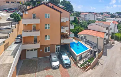 Bazen u objektu Lovely Apartment In Baska Voda ili u blizini