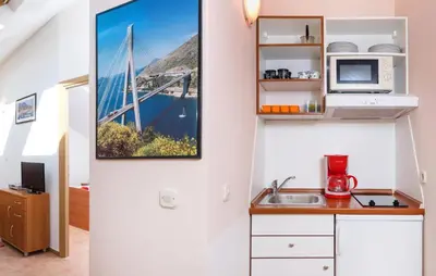 Kuhinja ili čajna kuhinja u objektu Beautiful Apartment In Baska Voda