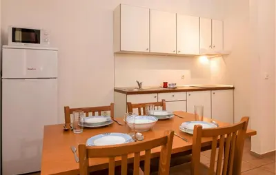 Kuhinja ili čajna kuhinja u objektu Awesome Apartment In Baska Voda