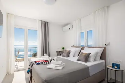 Krevet ili kreveti u jedinici u objektu Modern Villa Maris - with heated pool & sea view