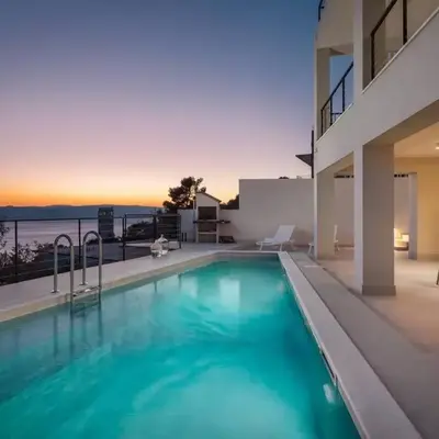 Modern Villa Maris - with heated pool & sea view