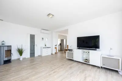 TV i/ili zabavni centar u objektu Villa Lea with a beautiful view and swimming pool