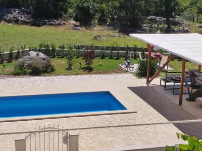 Bazen u objektu Holiday House Mila ili u blizini