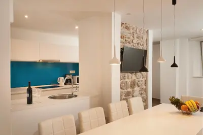 TV i/ili zabavni centar u objektu Villa Majestic with heated pool and rooftop terrace