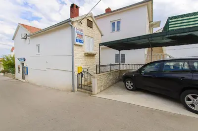 Zgrada u kojoj se nalazi vikendica