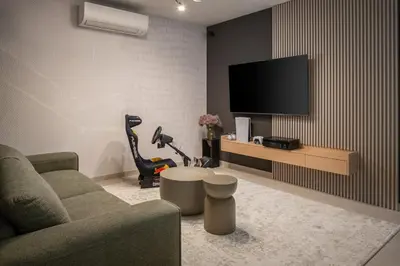 TV i/ili zabavni centar u objektu Luxury 5-bedroom villa Princess Korina with heated pool, pool table, sauna, a hot-tub