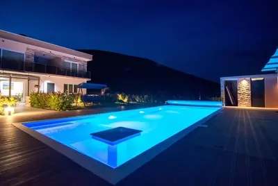 Bazen u objektu Villa Sky D 9&1 with tennis court and heated pool ili u blizini