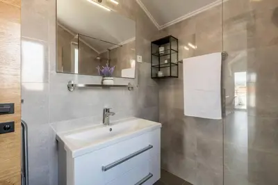 Kupaonica u objektu Exclusive Villa Del Mar in Milna with a pool