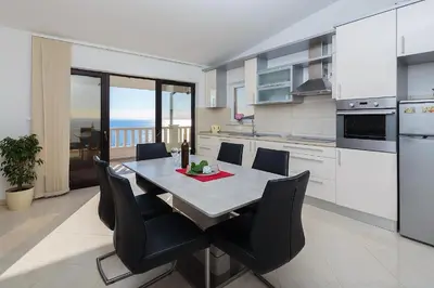Kuhinja ili čajna kuhinja u objektu Sea view Jagoda apartment 3