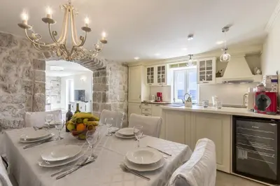 Kuhinja ili čajna kuhinja u objektu Luxury villa Libar near Split, heated pool