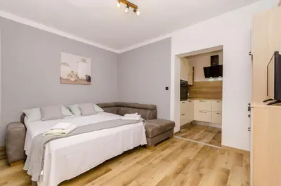 TV i/ili zabavni centar u objektu Apartments Serzane