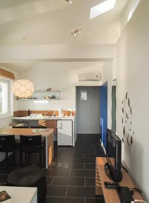 Kuhinja ili čajna kuhinja u objektu DugoToploLjeto Apartmani Baska Voda