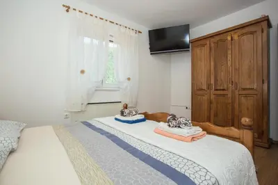 Krevet ili kreveti u jedinici u objektu Holiday home in Omis with terrace, air conditioning, WiFi, washing machine 5202-1