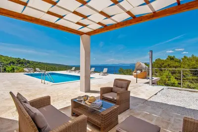 Bazen u objektu Villa Joy - 40 m2 heated pool, 35 000 m2 of land ili u blizini