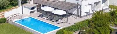 Bazen u objektu 3 bedroom apartment with private pool ili u blizini