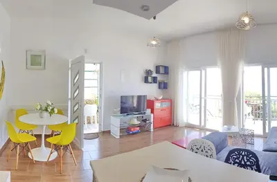 TV i/ili zabavni centar u objektu Holidayhome Lisa 1st row to beach