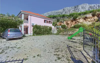 Pogled na planine ili pogled na planine iz vikendica