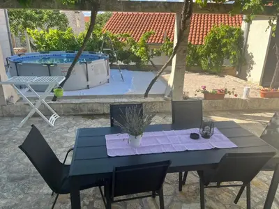 Popločani dio dvorišta ili vanjski dio objekta Holiday Home Kristin