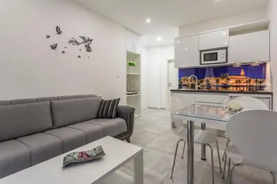 Kuhinja ili čajna kuhinja u objektu Holiday apartments Stobrec 2