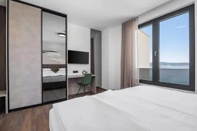 Krevet ili kreveti u jedinici u objektu Extravagant Omis Villa 5 Bedrooms Villa Chazaret Frontline Location