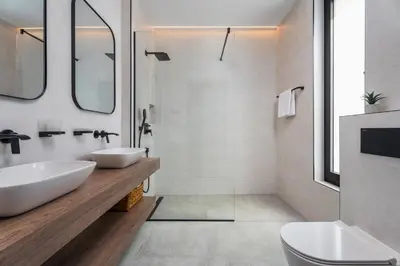 Kupaonica u objektu Extravagant Omis Villa 5 Bedrooms Villa Chazaret Frontline Location