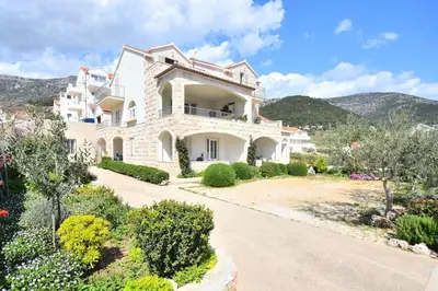 Pogled na planine ili pogled na planine iz apartmana