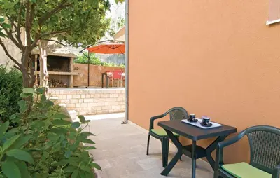 Popločani dio dvorišta ili vanjski dio objekta Apartments Lea