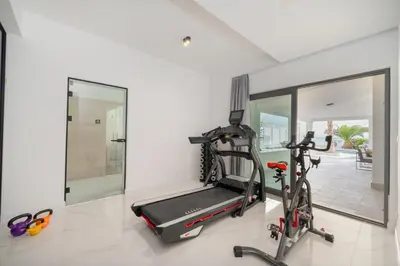 Fitness centar i/ili fitness sadržaji u objektu Luxury beachfront Villa Providenca