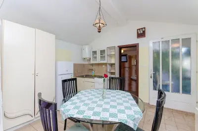 Kuhinja ili čajna kuhinja u objektu Studio Apartments Klara and Rio