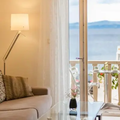 Apartment Riva Mare with Sea View in the center