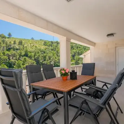 Awesome Home In Pucisca With House Sea View