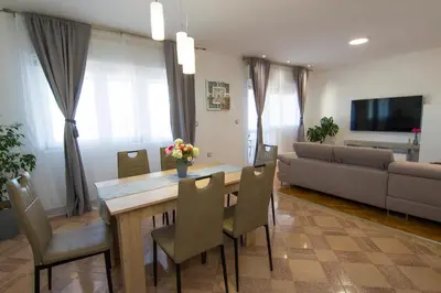 TV i/ili zabavni centar u objektu Apartaman Vukasovic