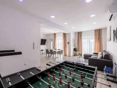 Soba za igre u objektu Apartment Luxury Mir by Interhome