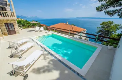 Bazen u objektu Family-friendly apartments with swimming pool Selca, Brac - 22810 ili u blizini