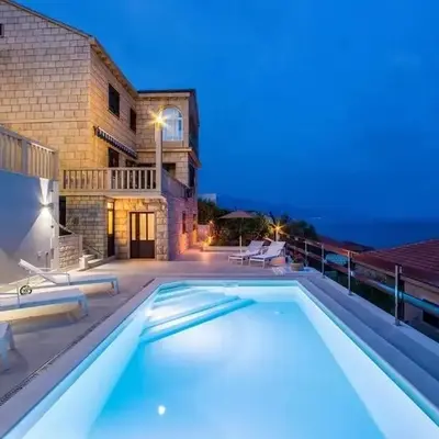 Family-friendly apartments with swimming pool Selca