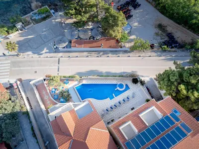 Bazen u objektu Hotel SOL ili u blizini