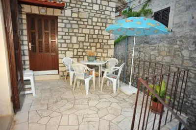 Popločani dio dvorišta ili vanjski dio objekta Apartments by the sea Sutivan, Brac - 22771